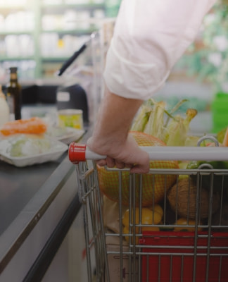 売り場状況の確認やお客様の動向から売上に関するデータ収集